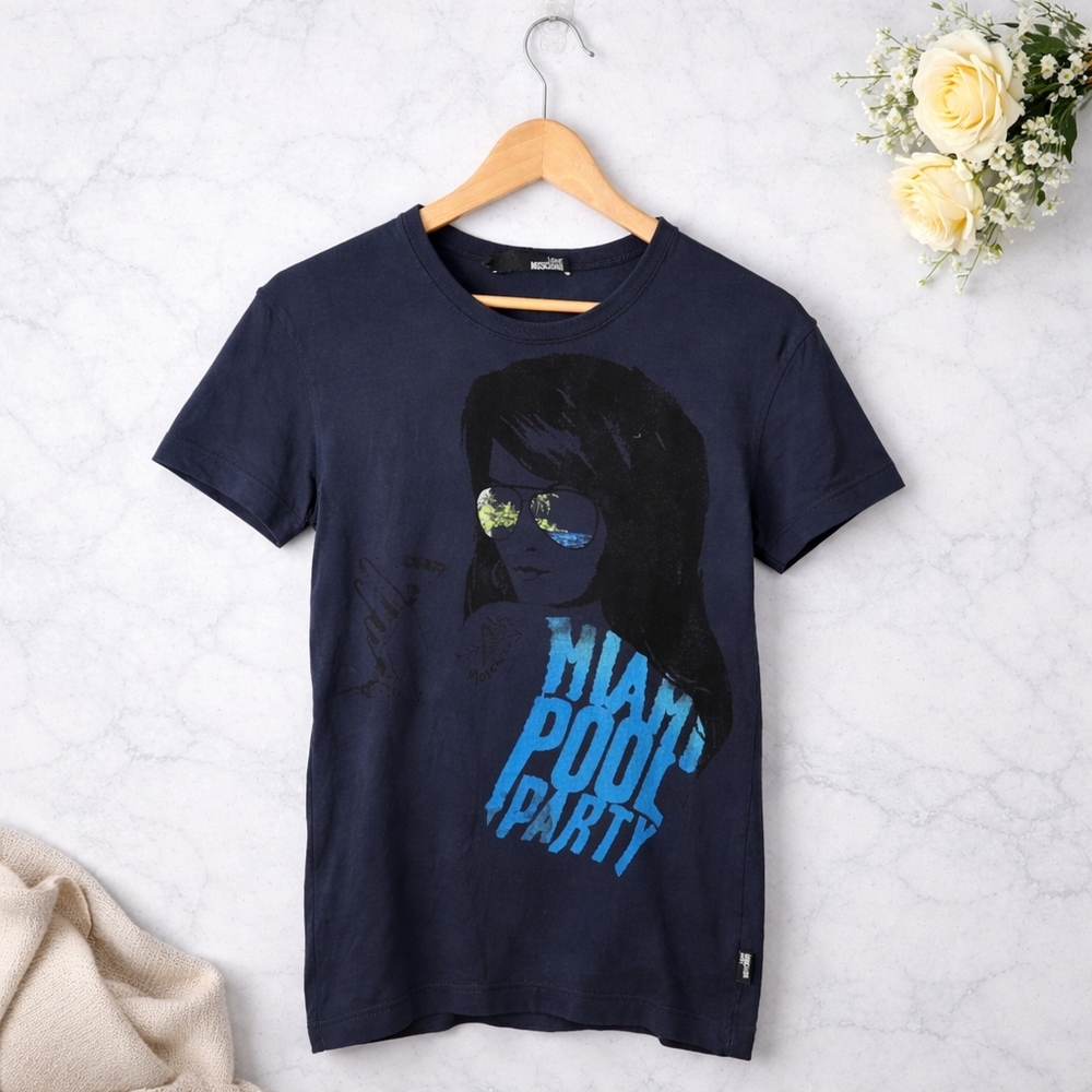 Love Moschino Graphic T-Shirt Navy “Miami Pool Party” Tee Size Medium - Picture 3 of 12